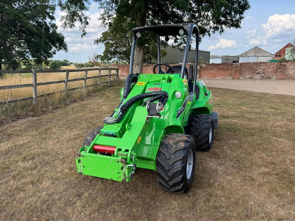 Incarcator frontal - Avant 755I