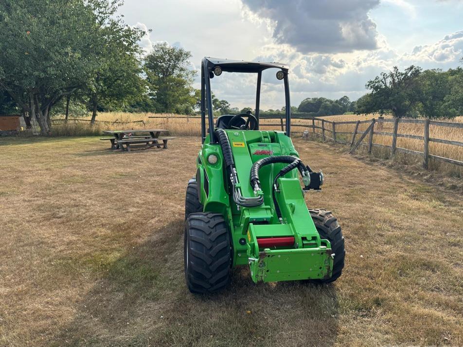 Incarcator frontal - Avant 755I