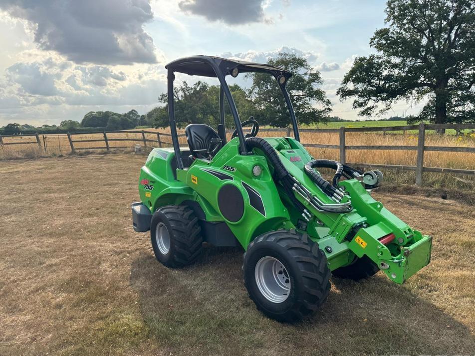 Incarcator frontal - Avant 755I