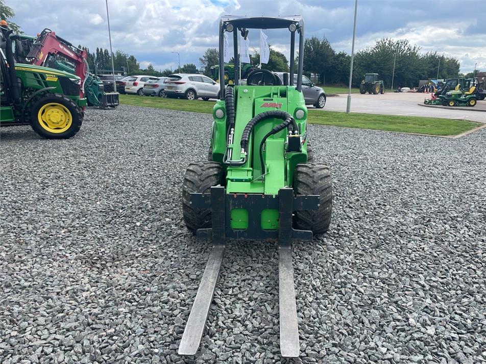 Incarcator frontal - Avant 755I