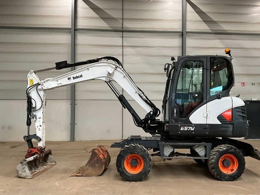 Excavator pe roti - Bobcat E 57 W