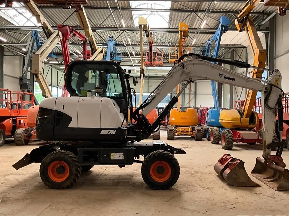Excavator pe roti - Bobcat E 57 W