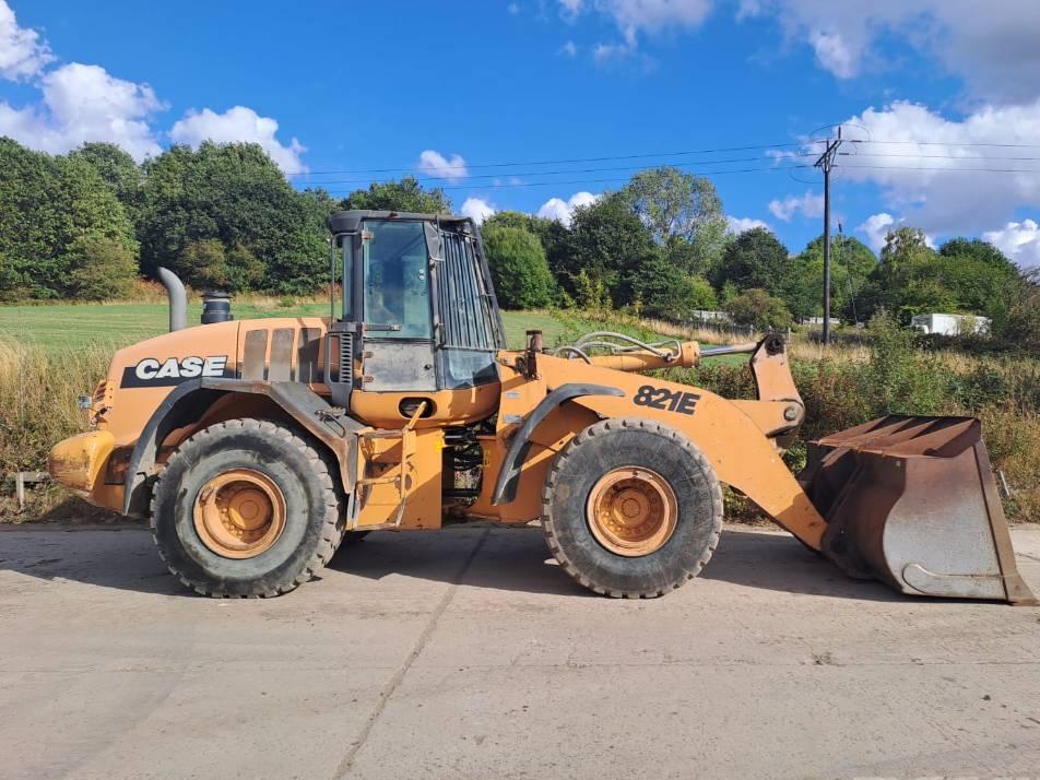 Incarcator frontal - Case 821 E XR