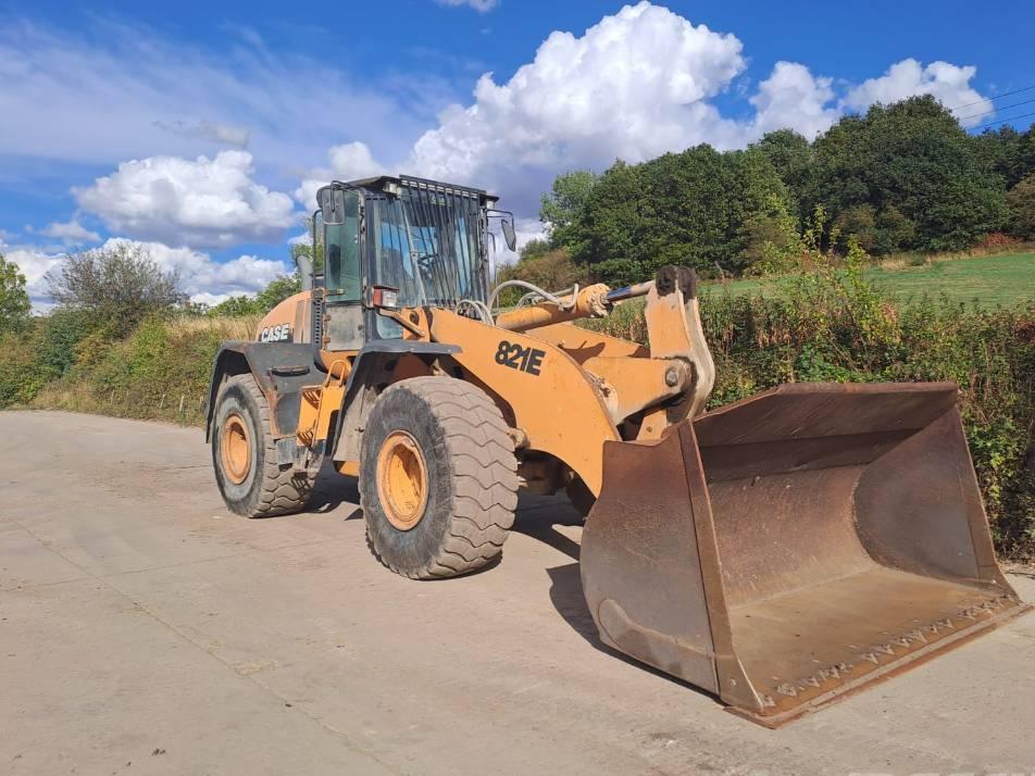 Incarcator frontal - Case 821 E XR