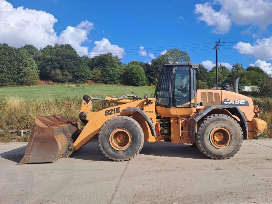 Incarcator frontal - Case 821 E XR