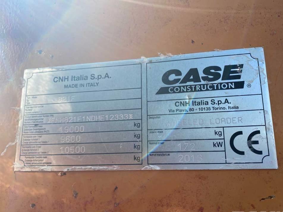 Incarcator frontal - Case 821 F