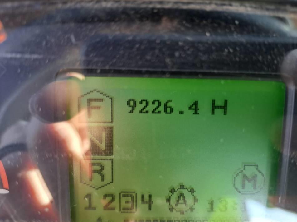 Incarcator frontal - Case 821 F