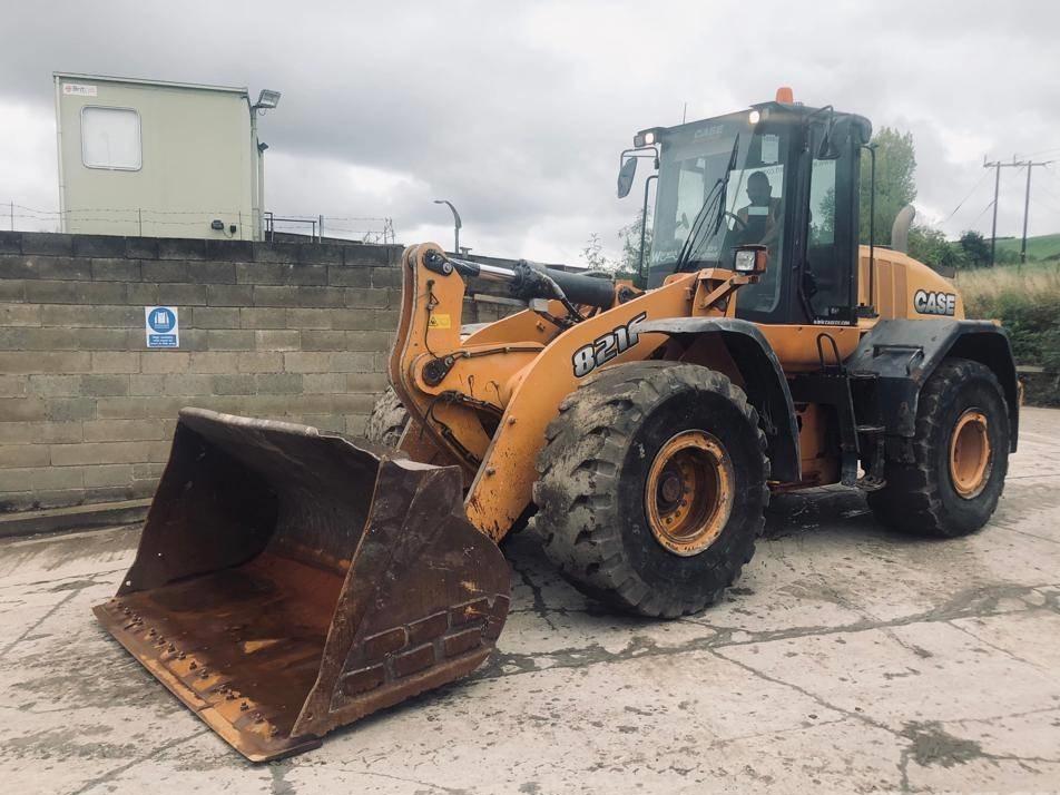 Incarcator frontal - Case 821 F