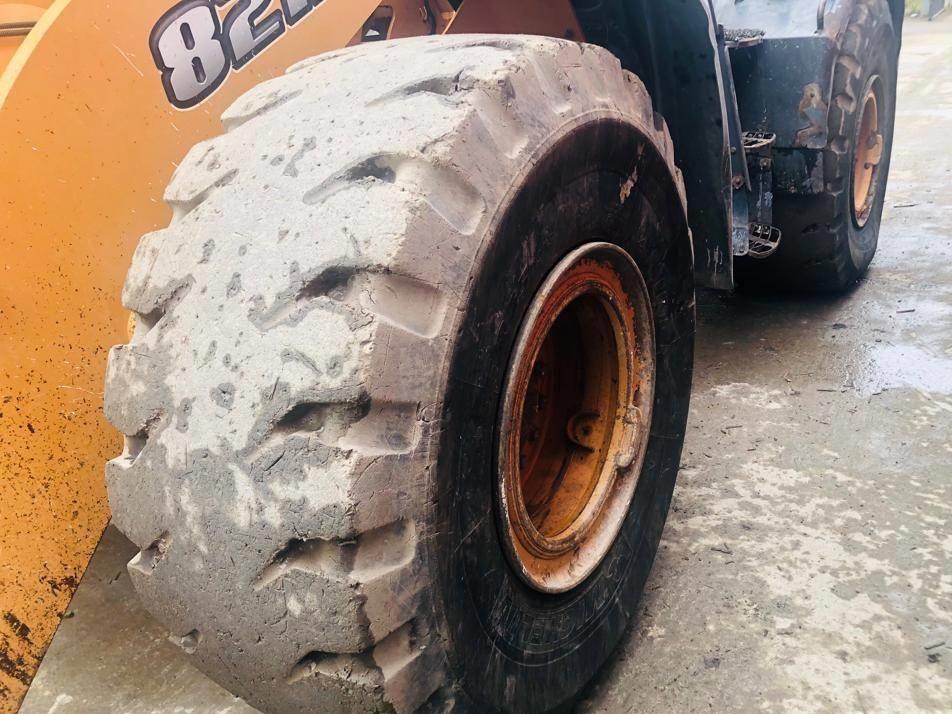 Incarcator frontal - Case 821 F