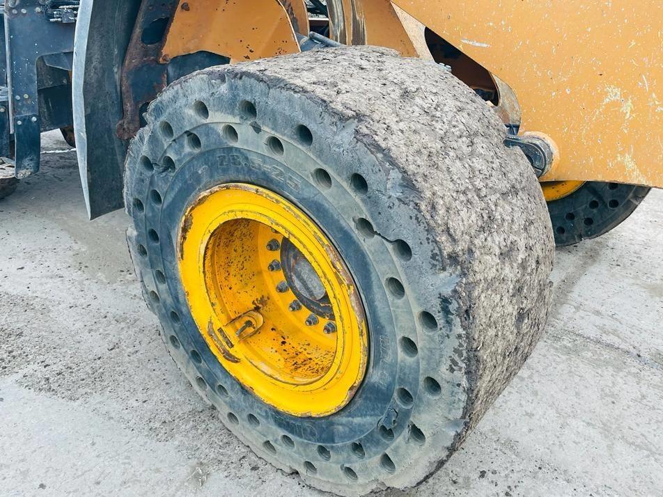 Incarcator frontal - Case 821 FXR