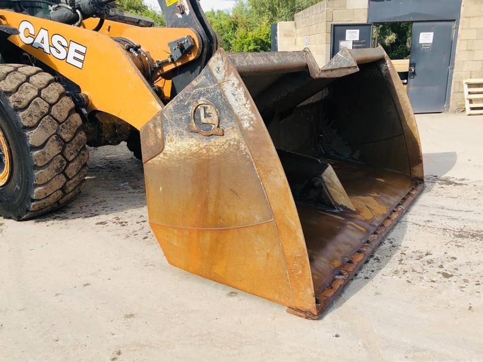 Incarcator frontal - Case 821 GXR