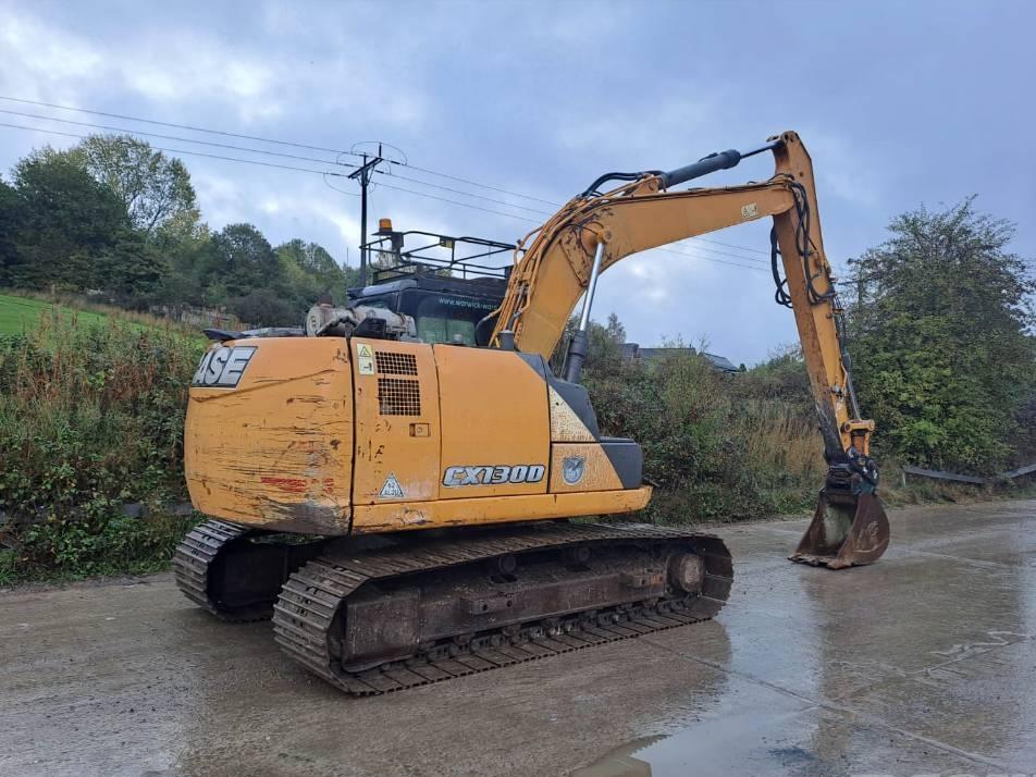 Excavator pe senile - Case CX 130 D