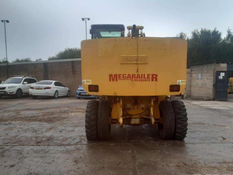 Excavator pe roti - Case WX 170