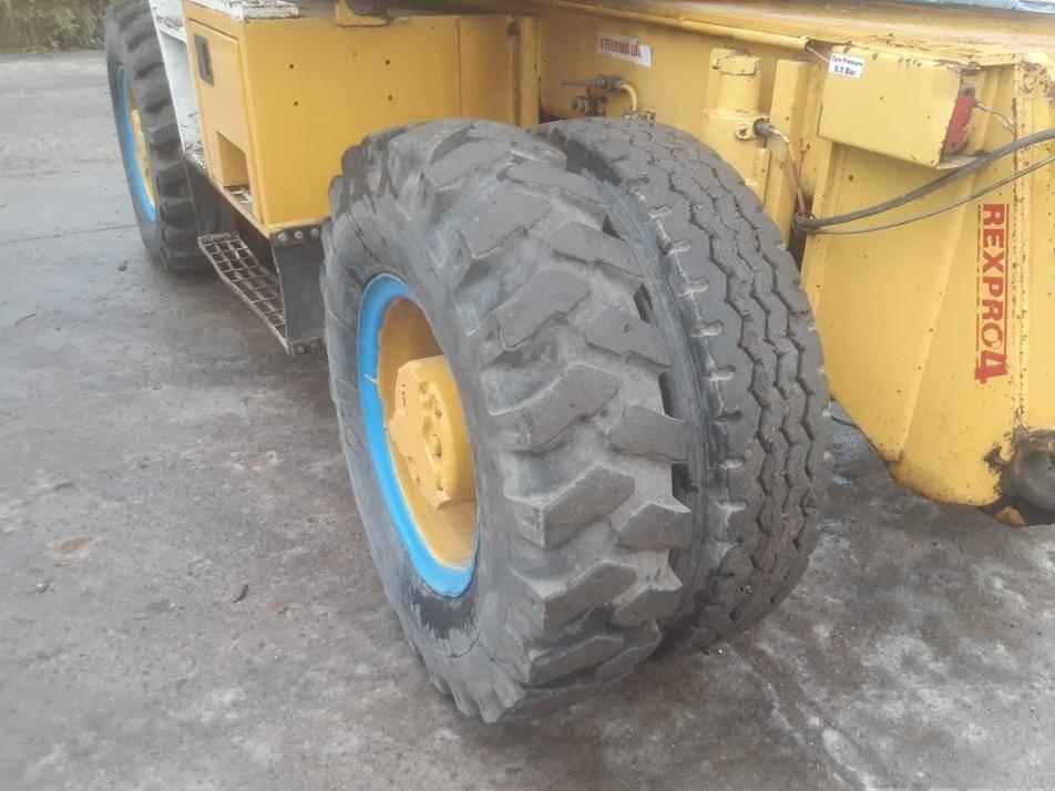 Excavator pe roti - Case WX 170