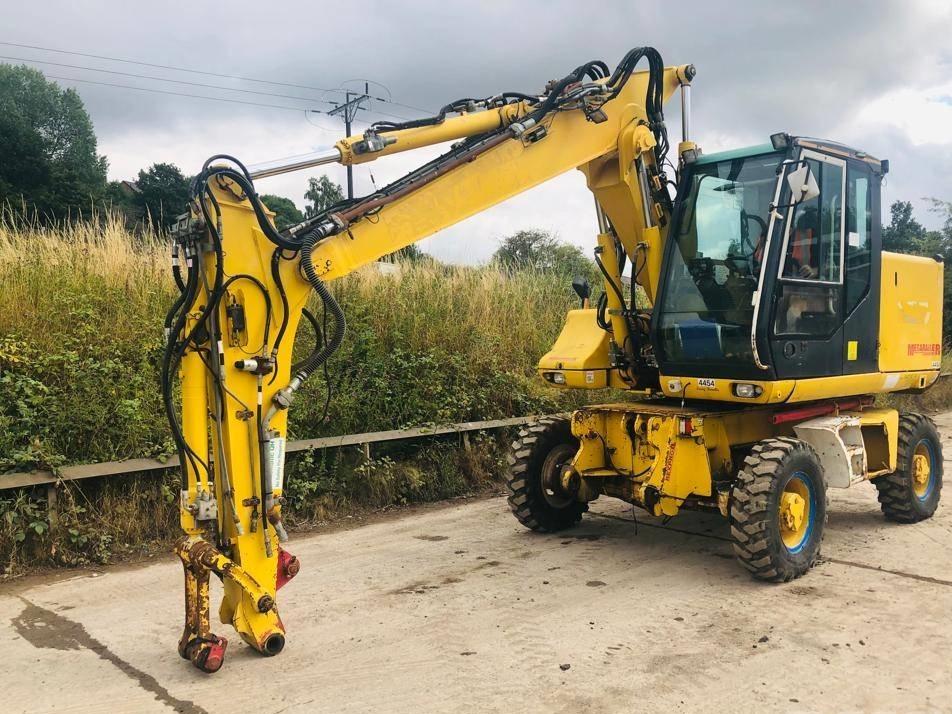 Excavator pe roti - Case WX 170