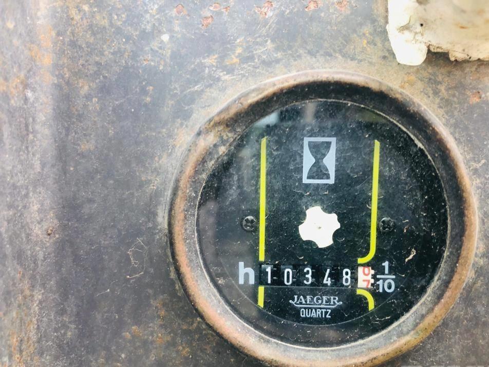 Excavator pe roti - Case WX 170