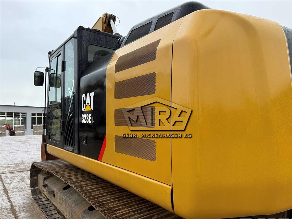 Excavator pe senile - CAT 323 EL