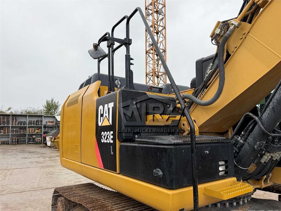Excavator pe senile - CAT 323 EL