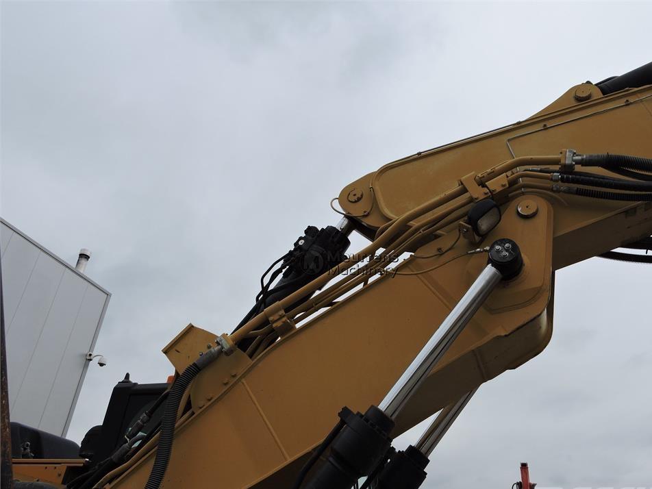 Excavator pe senile - CAT 323EL