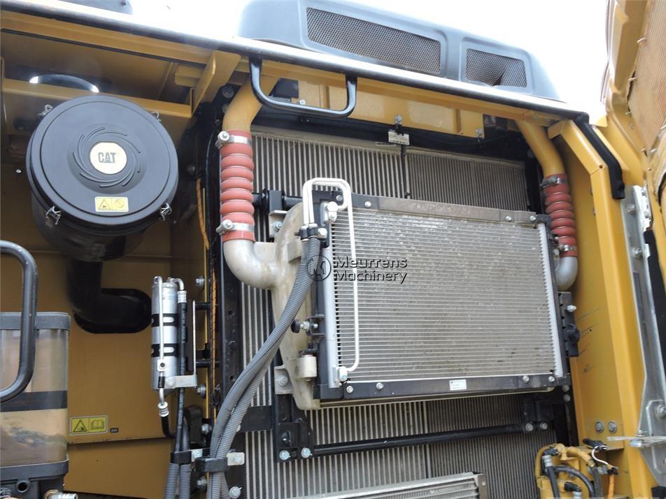 Excavator pe senile - CAT 323EL