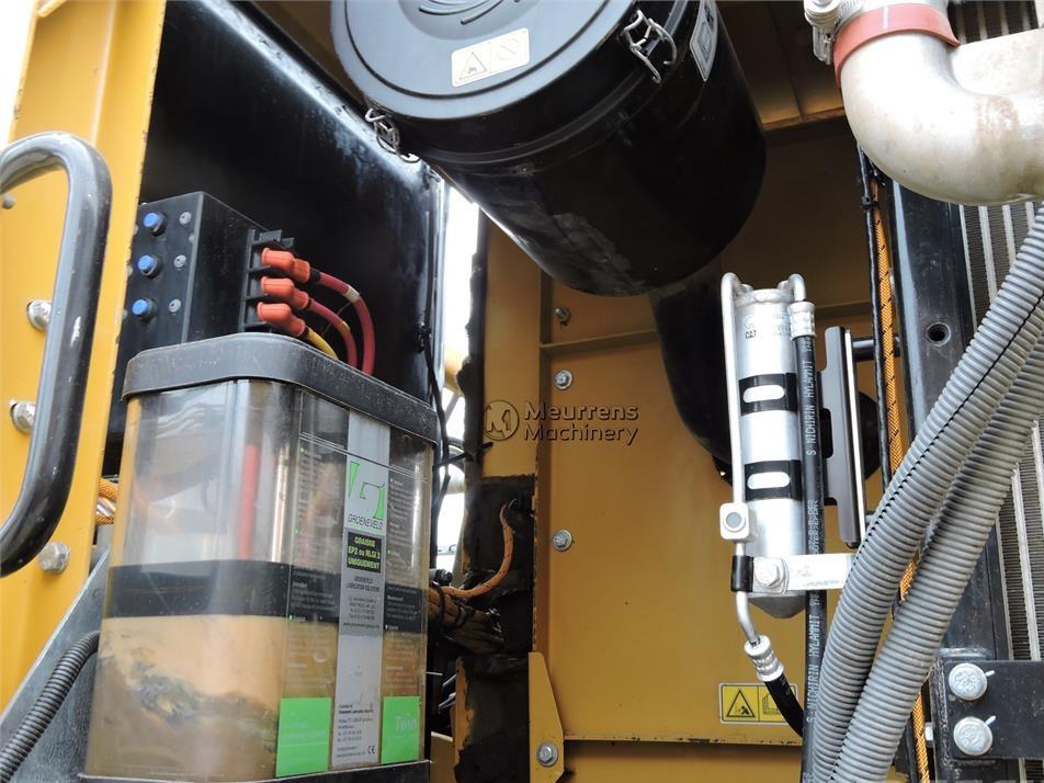 Excavator pe senile - CAT 323EL