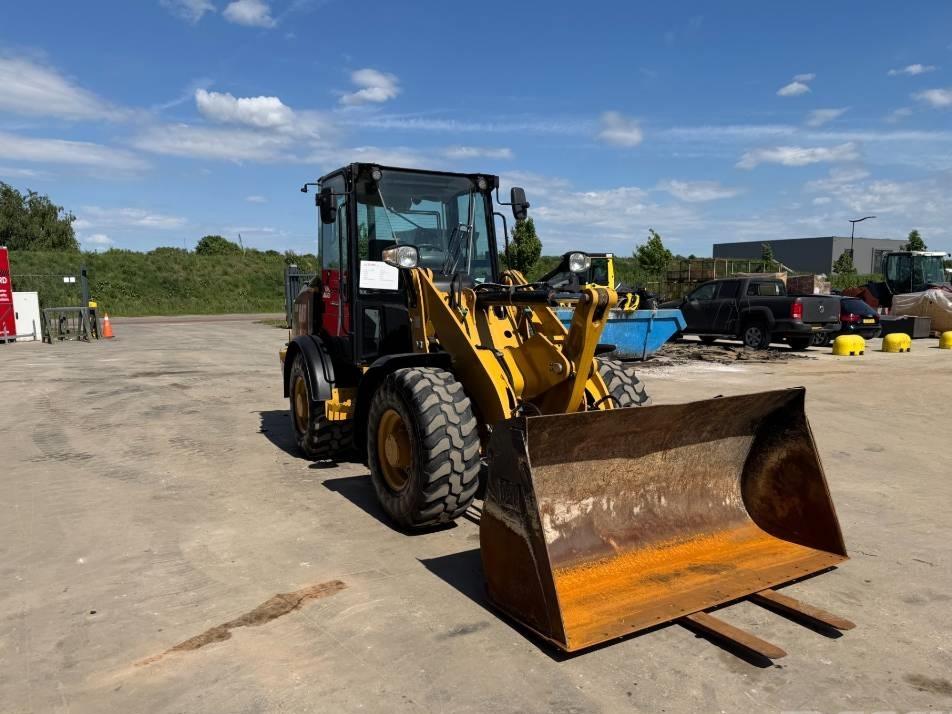 Incarcator frontal - CAT 906M