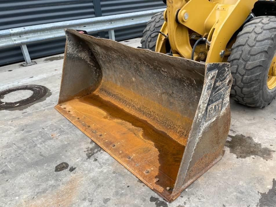 Incarcator frontal - CAT 907M