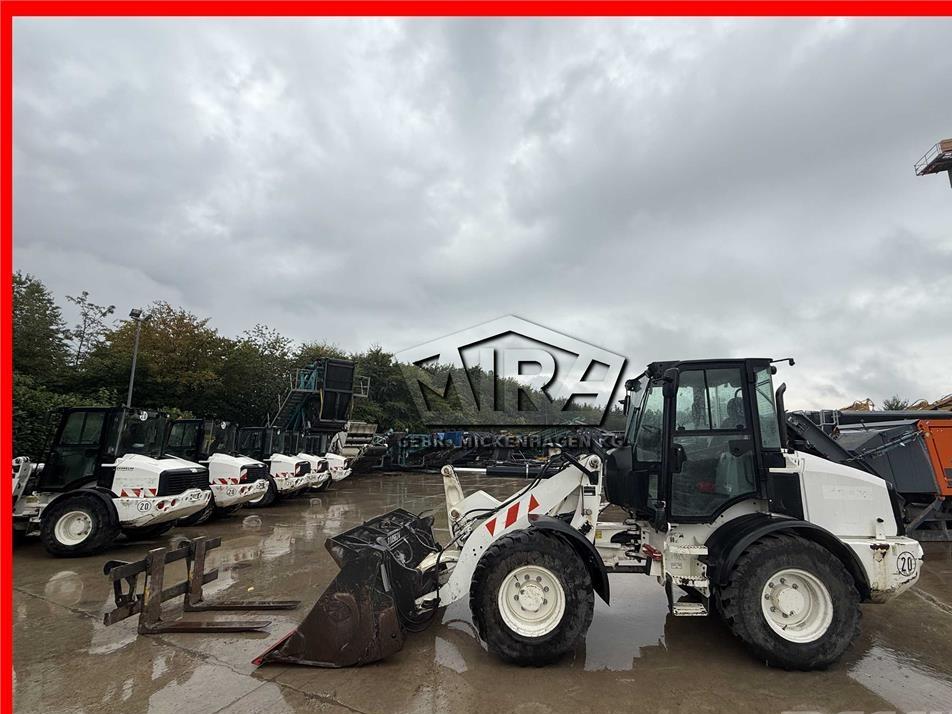 Incarcator frontal - CAT 908M