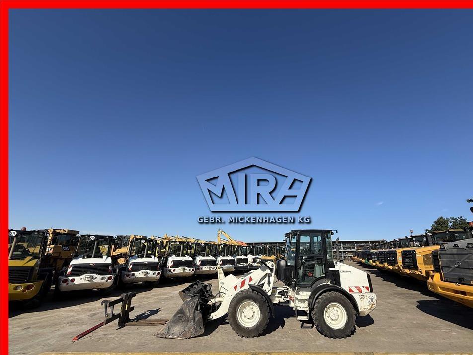 Incarcator frontal - CAT 908M