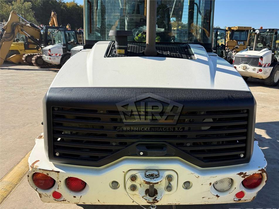 Incarcator frontal - CAT 908M