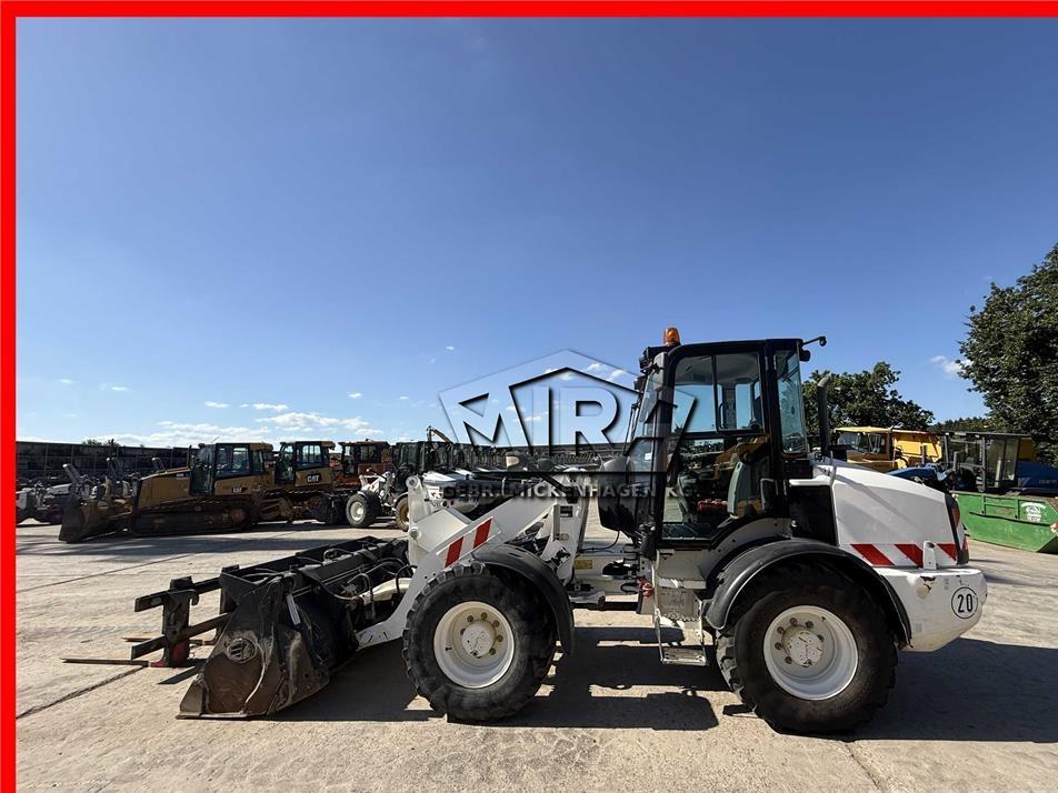 Incarcator frontal - CAT 908M