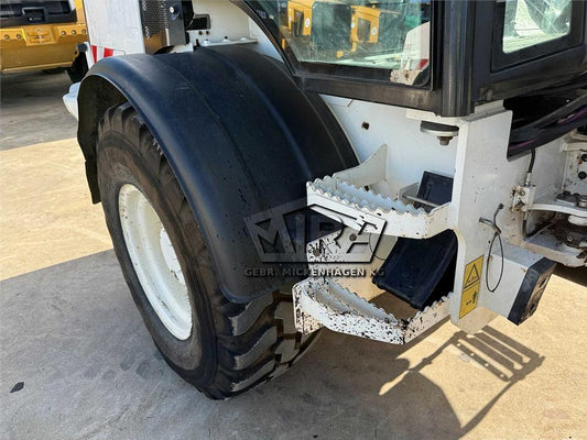 Incarcator frontal - CAT 908M