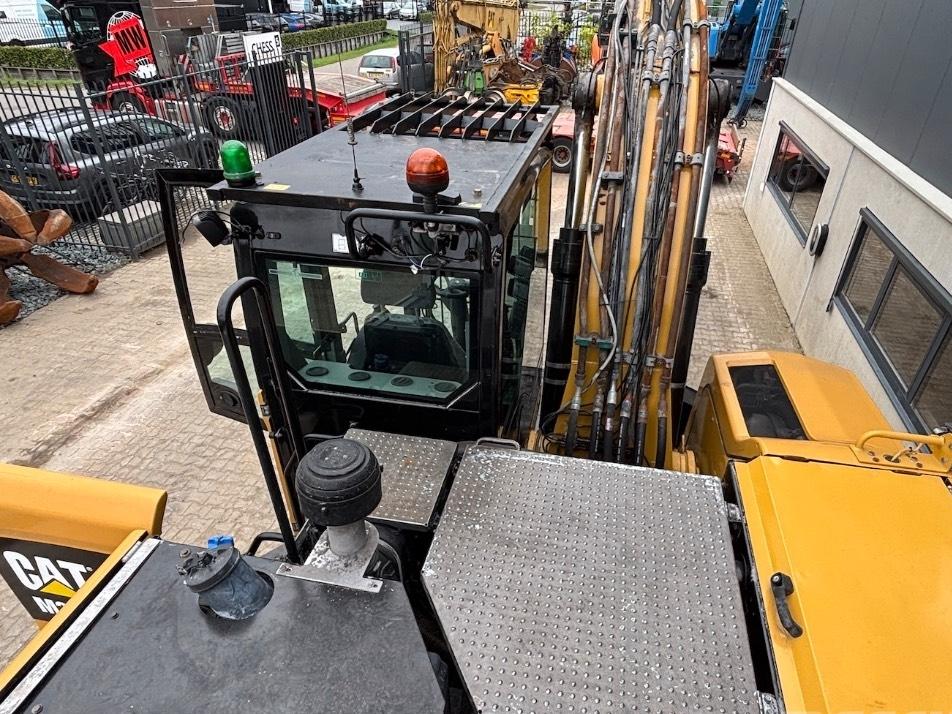 Excavator pe roti - CAT M 322 F - M322 - M 320 - M 318