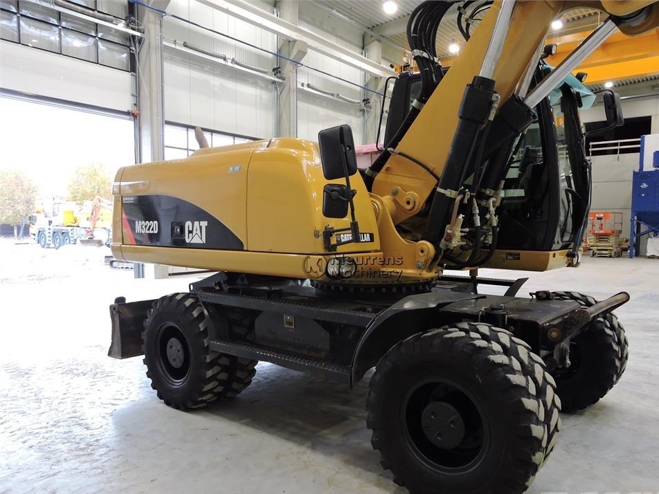 Excavator pe roti - CAT M322D