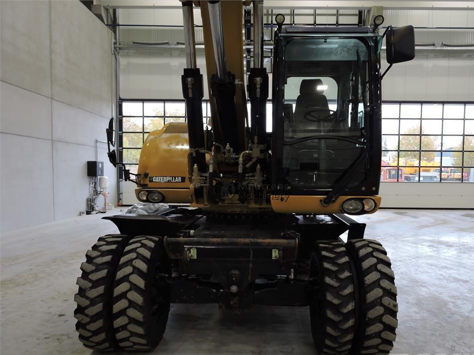 Excavator pe roti - CAT M322D