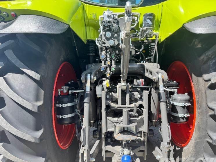 Tractor - Claas AXION 810