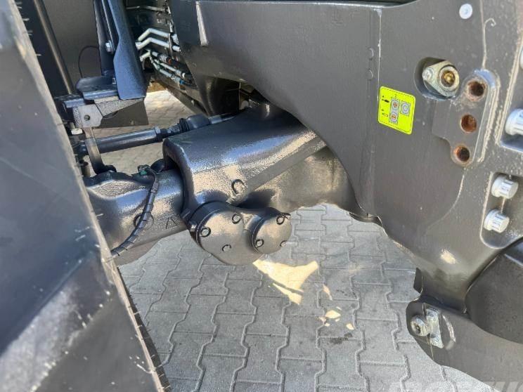 Tractor - Claas AXION 810