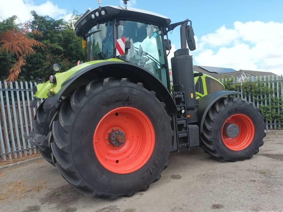 Tractor - Claas Axion 950 Cmatic