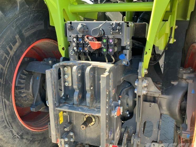 Tractor - Claas XERION 5000