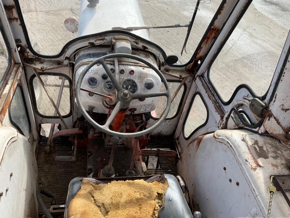 Tractor - David Brown 885