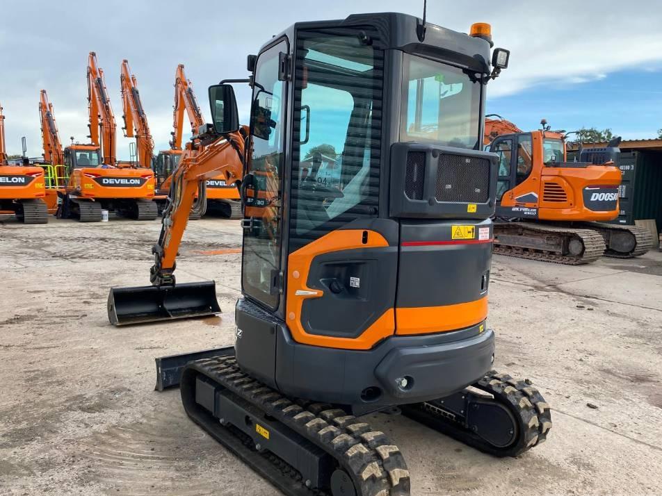 Miniexcavator - Develon DX 27 Z-7