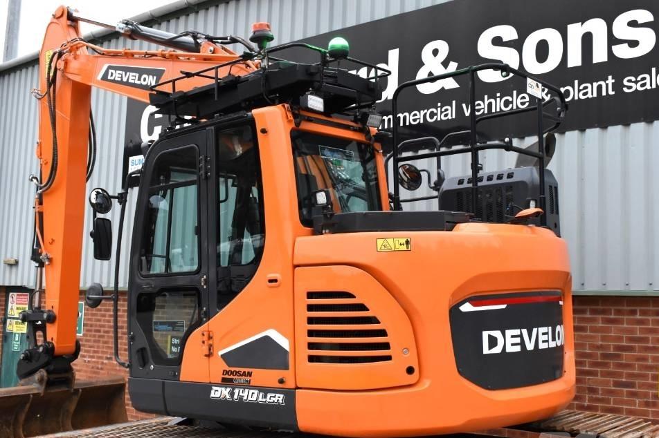 Excavator pe senile - Develon DX140LCR-7