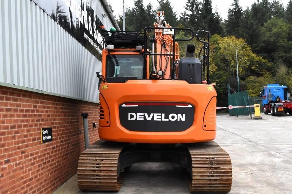 Excavator pe senile - Develon DX140LCR-7
