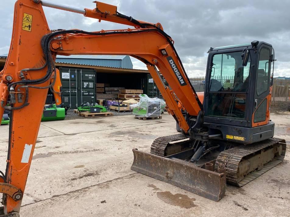 Miniexcavator - Doosan Develon DX62R-3