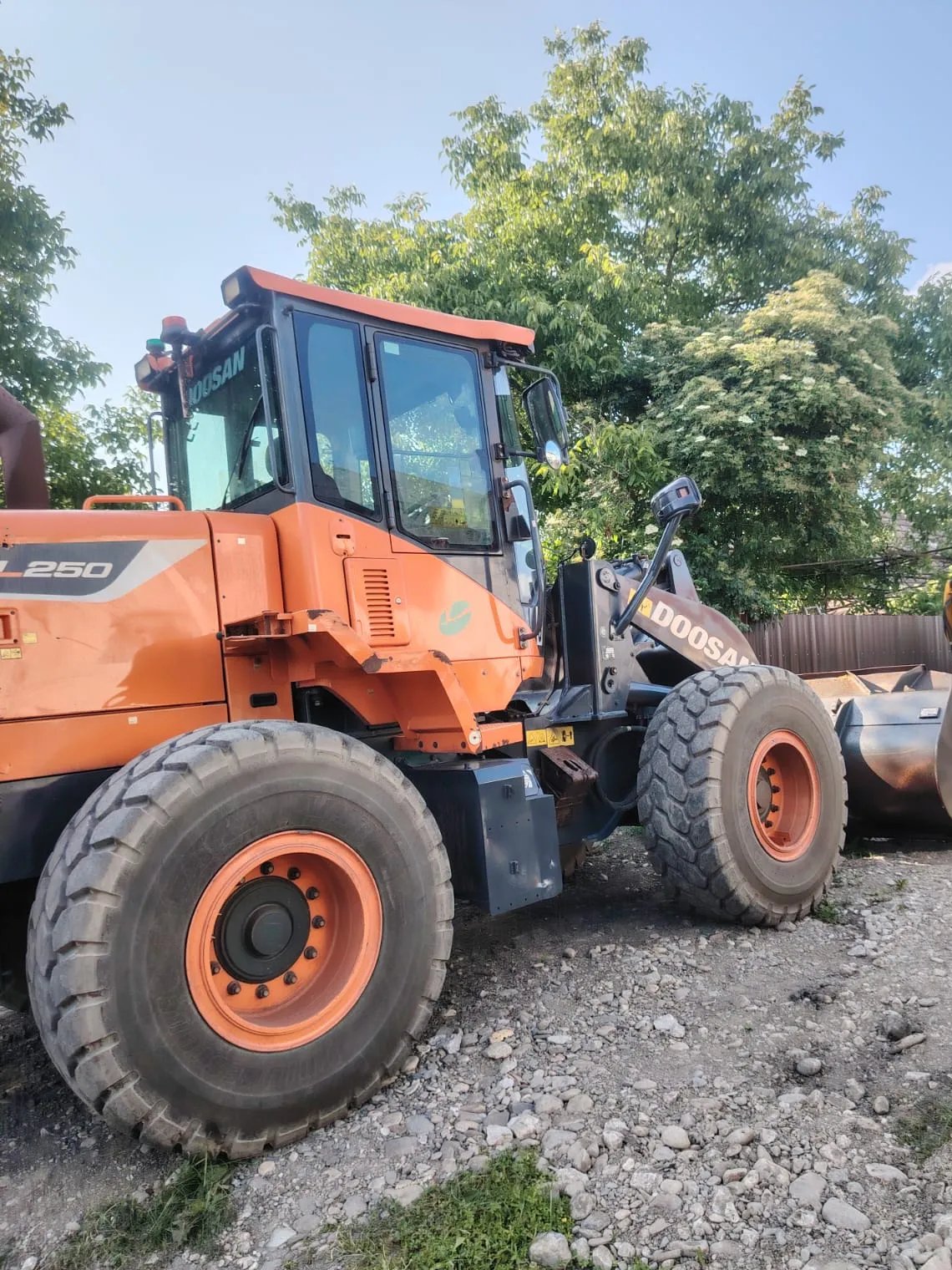 Încărcătorul frontal- Doosan DL250