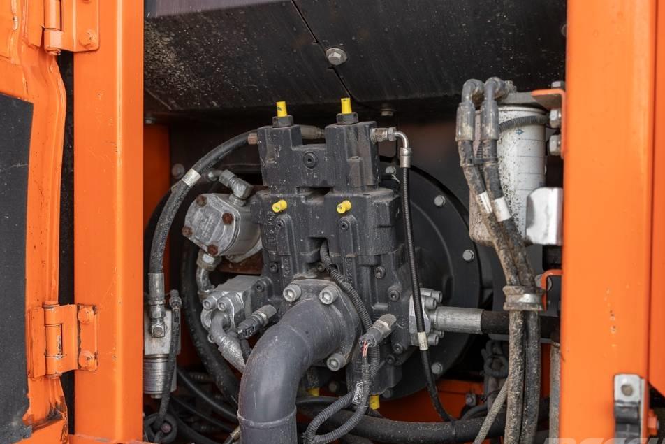 Excavator pe roti - Doosan DX 140 W-3