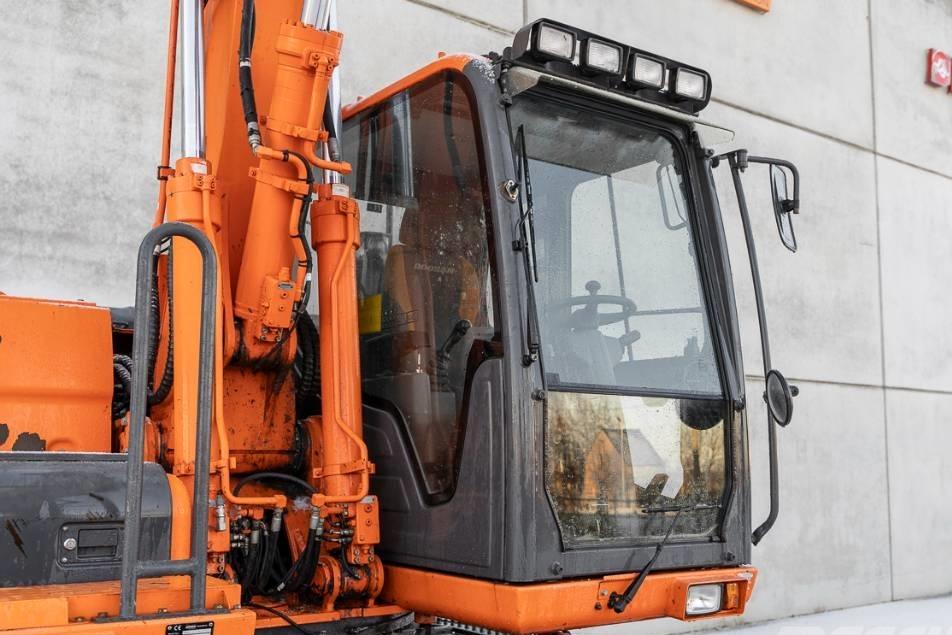 Excavator pe roti - Doosan DX 140 W-3