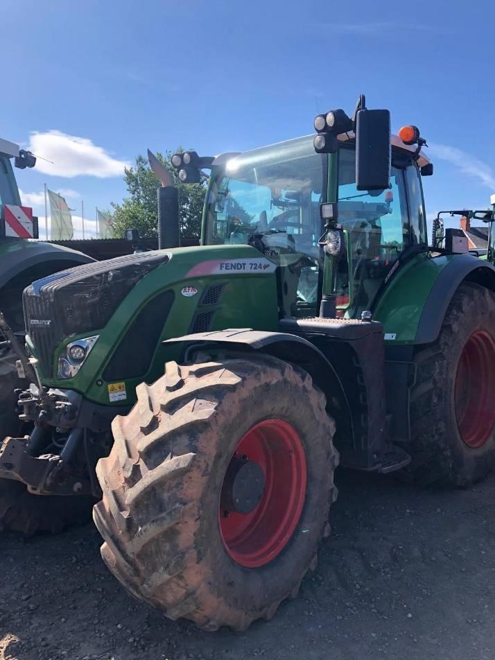 Tractor - Fendt 724 Vario S4