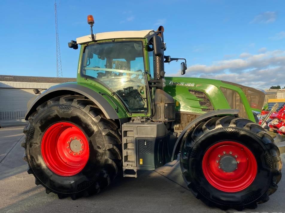 Tractor - Fendt 828 Vario S4 Profi