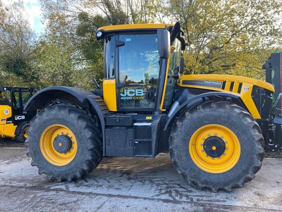 Tractor - JCB Fastrac 4220